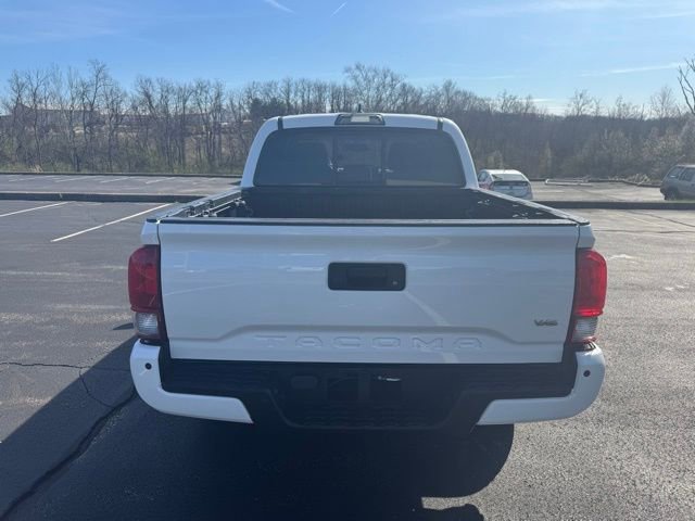 Used 2016 Toyota Tacoma TRD Sport w/ Premium & Technology Package image 4