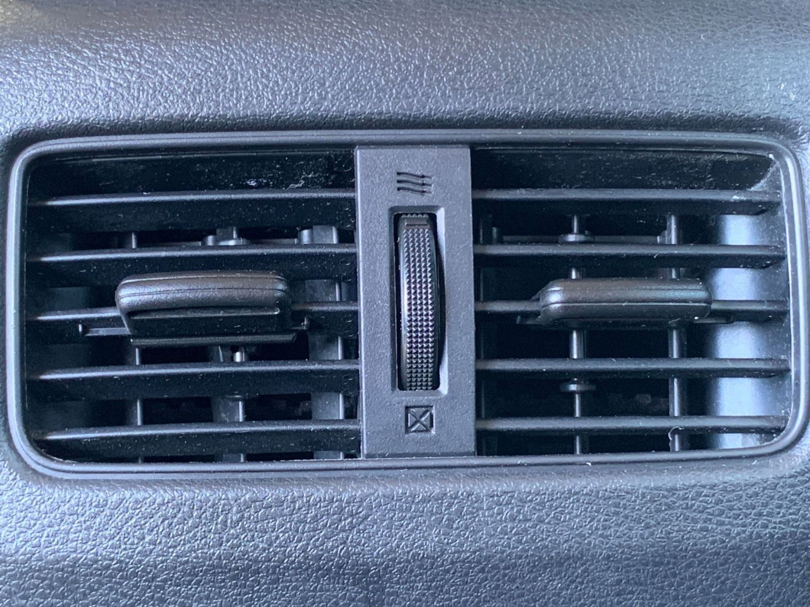 Used 2023 Nissan Rogue SV image 24