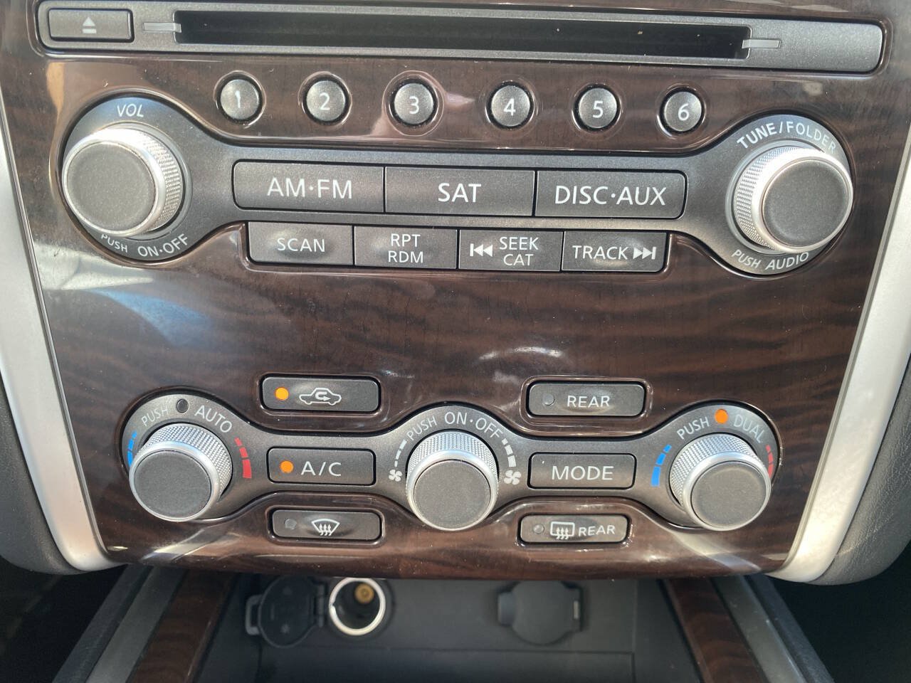 Used 2015 Nissan Pathfinder Platinum w/ Cargo Package FWD image 32