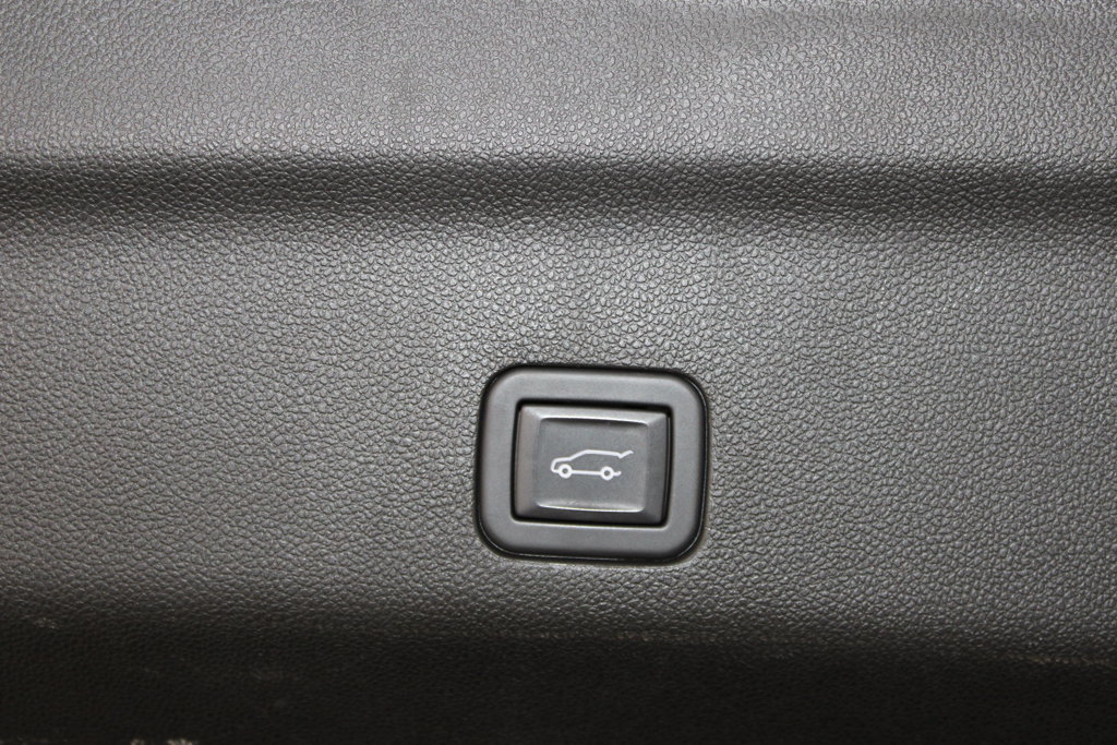 Used 2024 Chevrolet Tahoe Z71 w/ Luxury Package AWD/4WD image 21