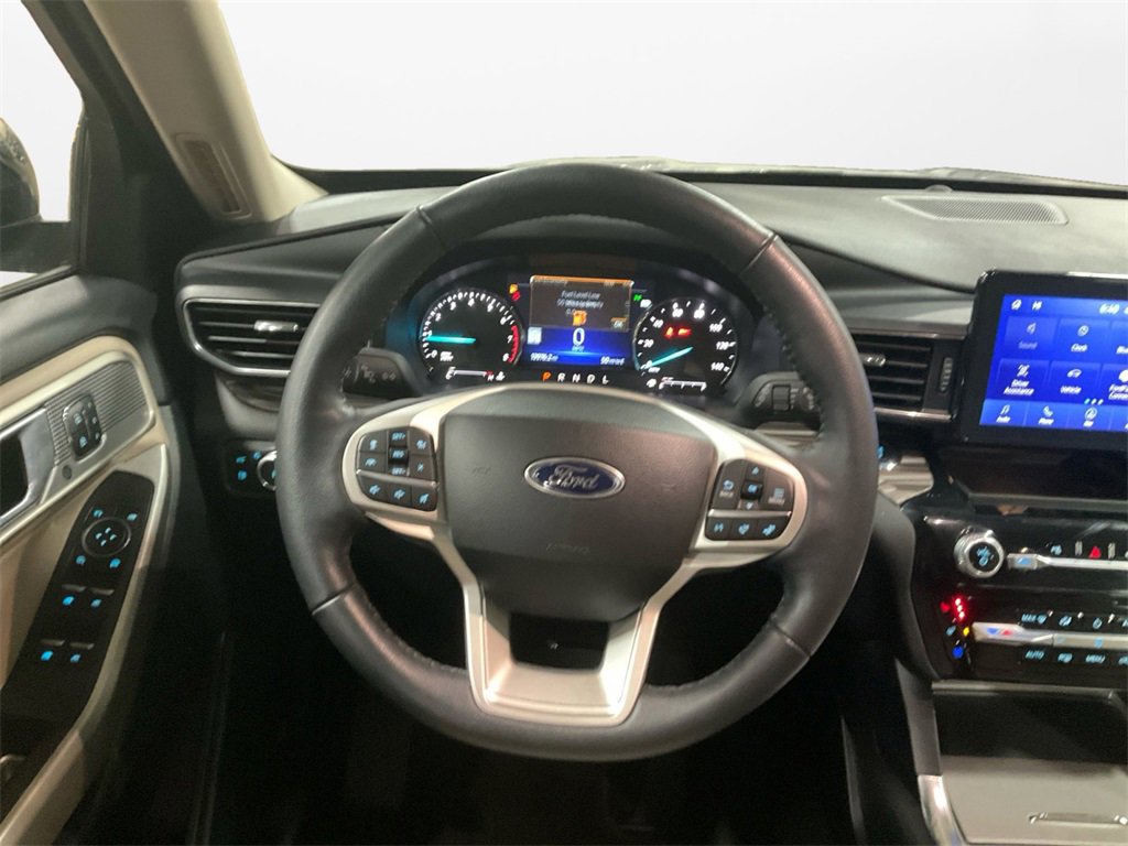 Used 2023 Ford Explorer Limited image 12