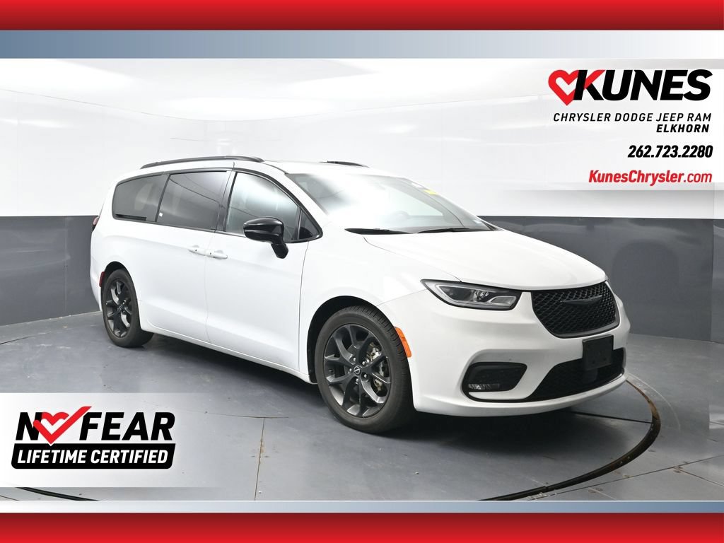 Used 2025 Chrysler Pacifica Limited