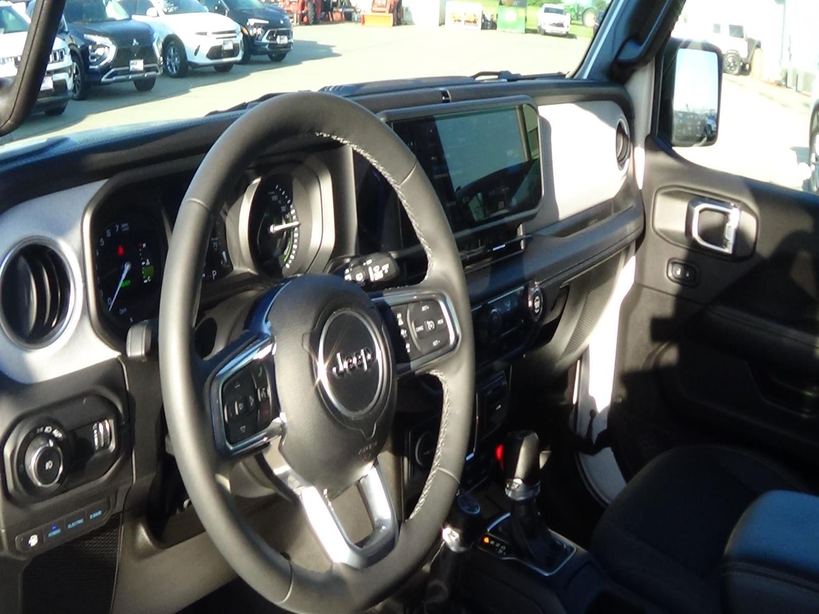 Used 2024 Jeep Wrangler Unlimited w/ Convenience Group AWD/4WD image 20