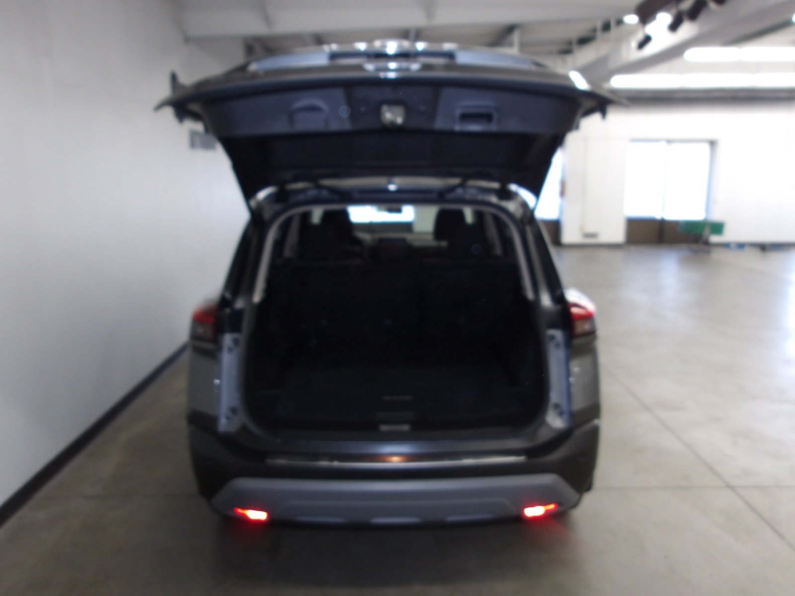 Used 2023 Nissan Rogue SV AWD/4WD image 19