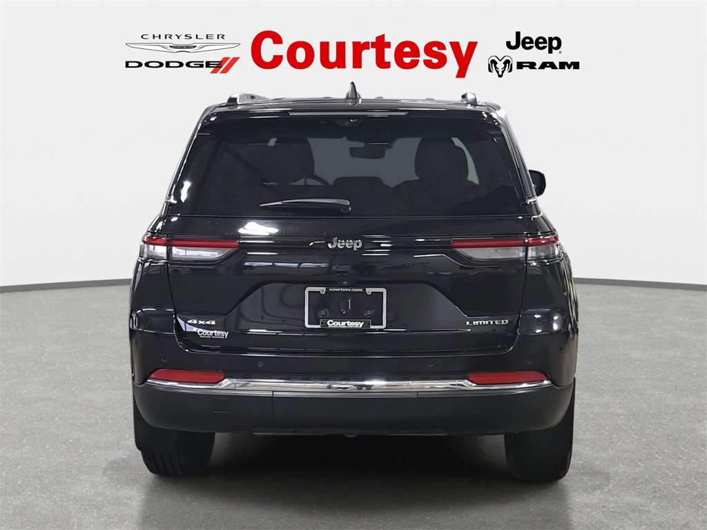 Certified 2022 Jeep Grand Cherokee Limited w/ Luxury Tech Group II image 4