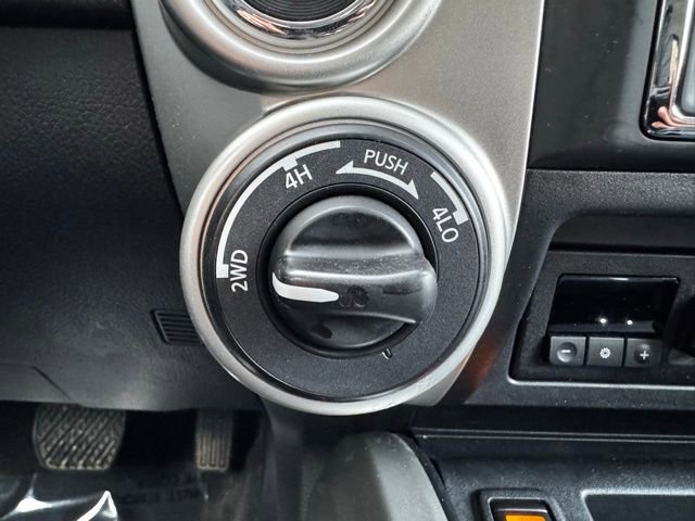 Used 2020 Nissan Titan SV image 30