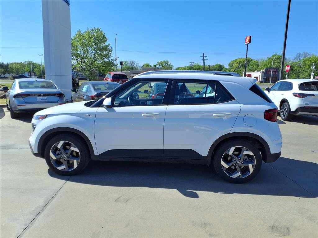 Used 2025 Hyundai Venue SEL image 25
