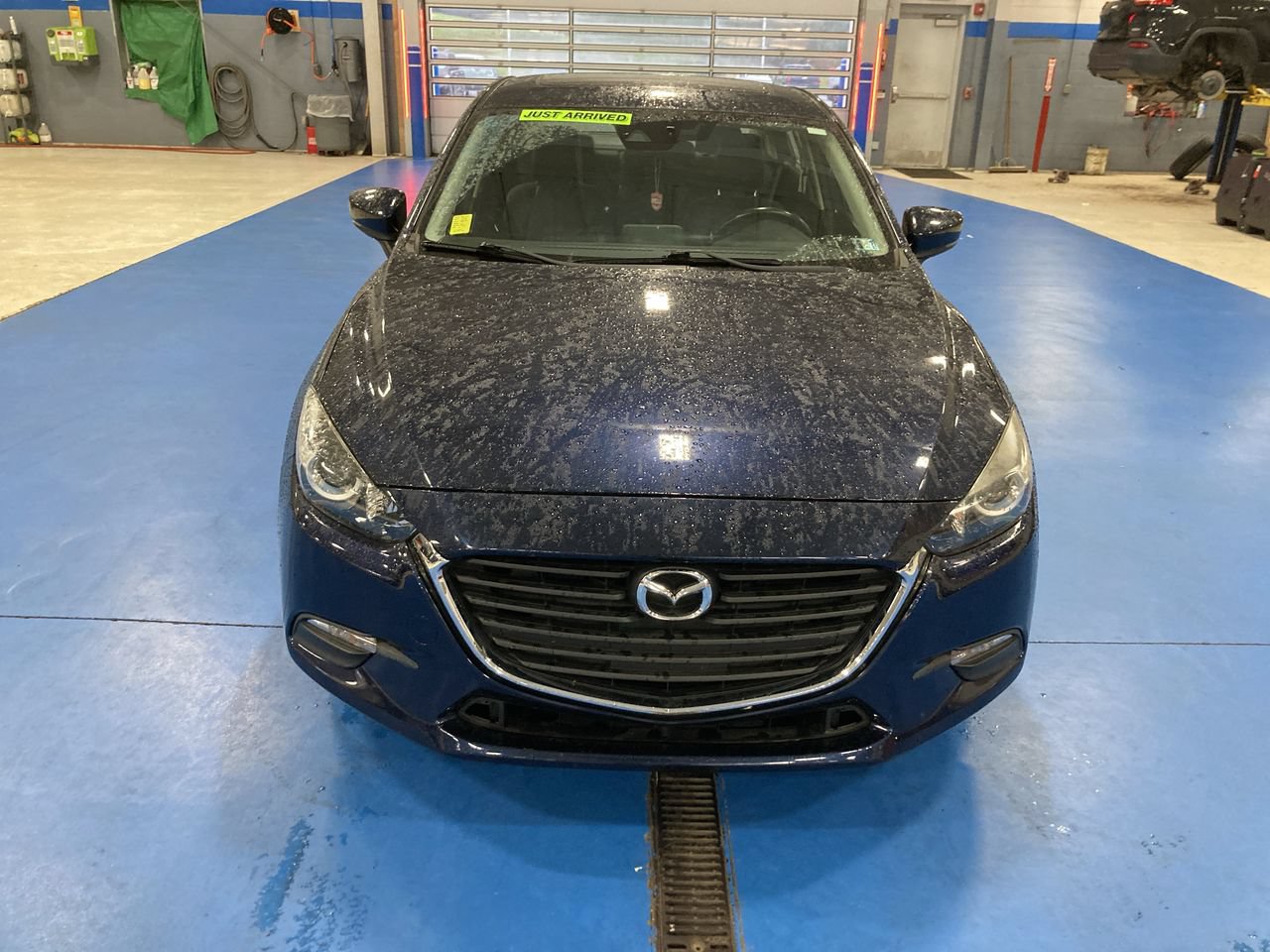 Used 2018 MAZDA MAZDA3 Touring FWD image 2
