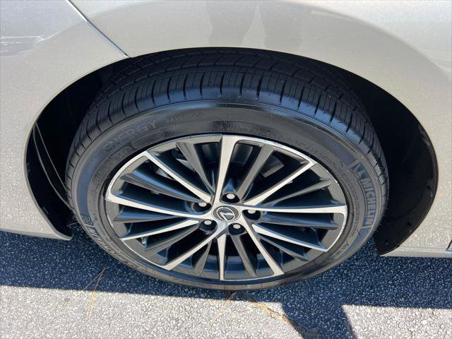 Certified 2023 Lexus ES 350 w/ Premium Package FWD image 11