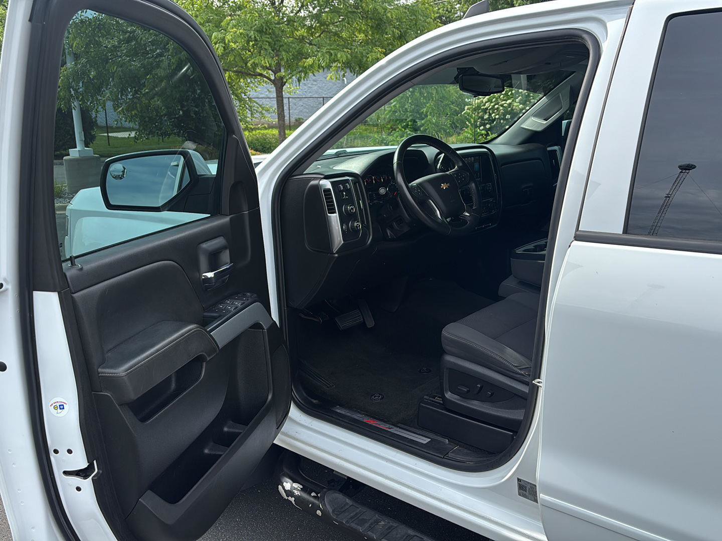 Used 2018 Chevrolet Silverado 1500 LT w/ All Star Edition AWD/4WD image 2