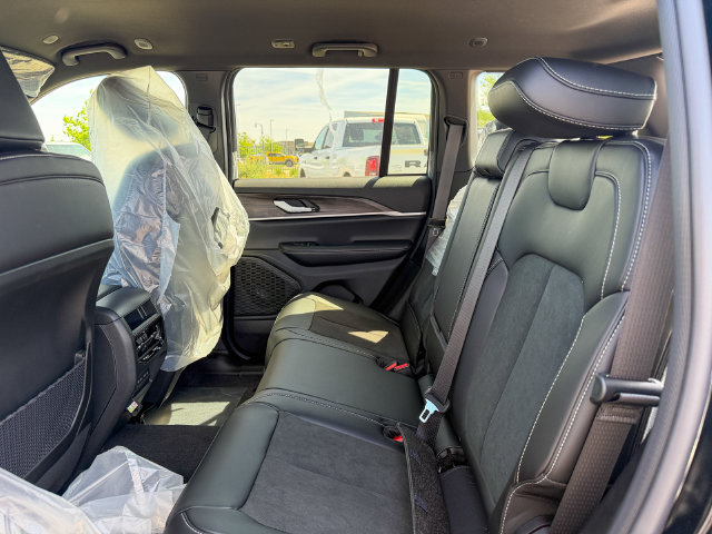 New 2026 Jeep Grand Cherokee Altitude AWD/4WD image 22