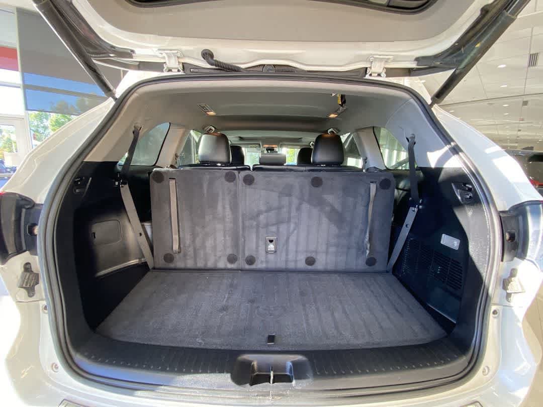 Used 2019 Toyota Highlander XLE AWD/4WD image 28
