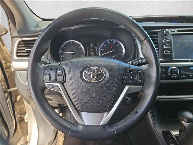 Used 2016 Toyota Highlander XLE AWD/4WD image 14