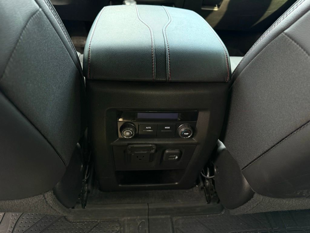 Used 2022 Chevrolet Traverse RS image 26