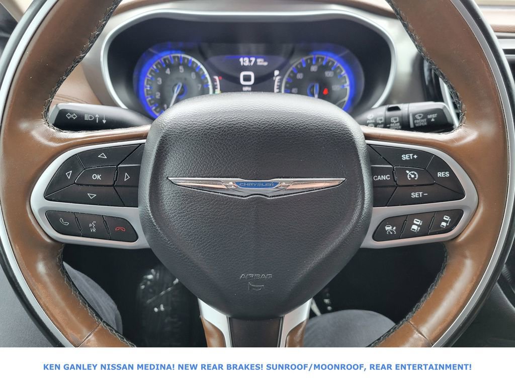 Used 2017 Chrysler Pacifica Limited image 29