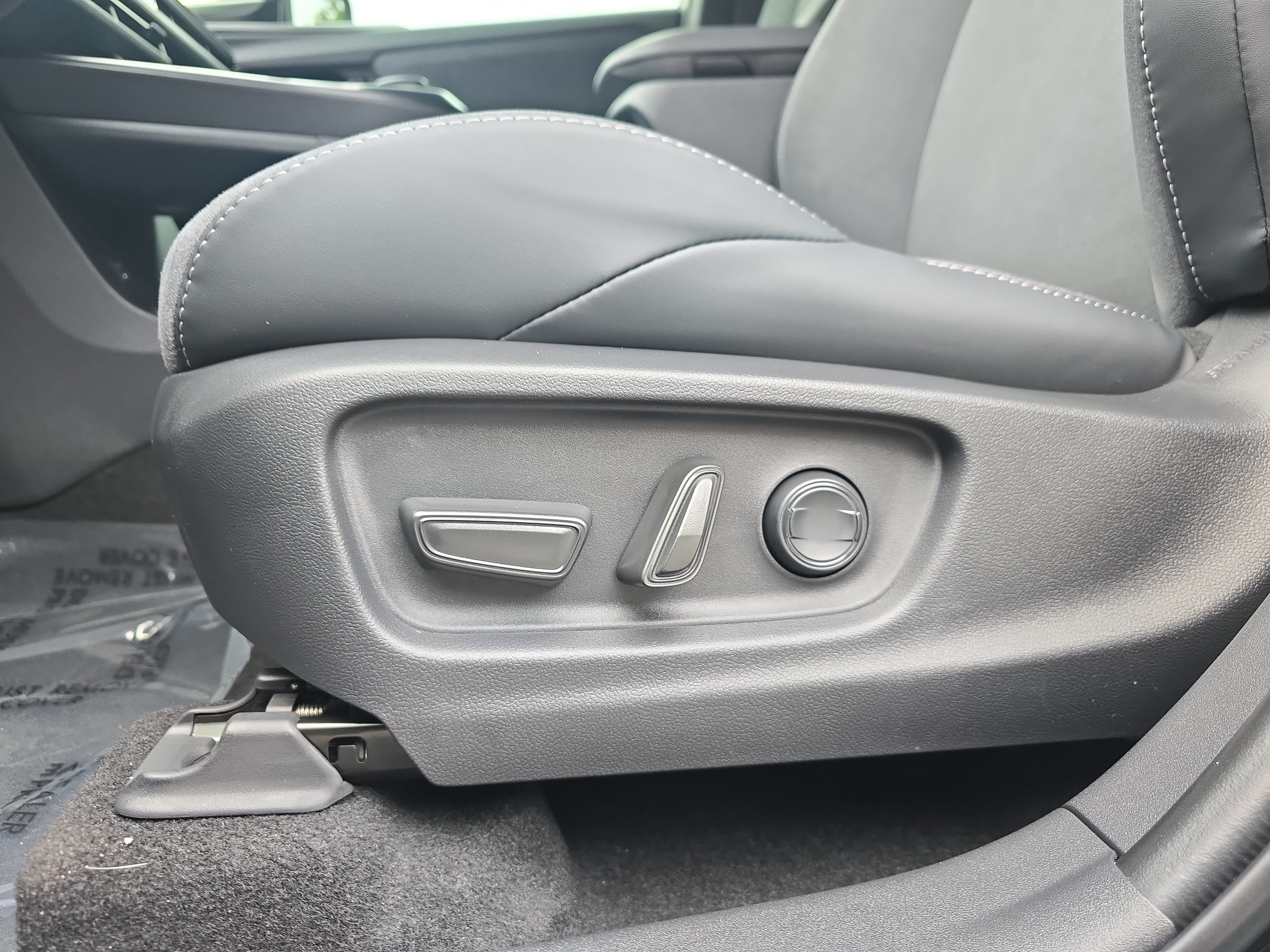 New 2026 Toyota C-HR AWD/4WD image 29