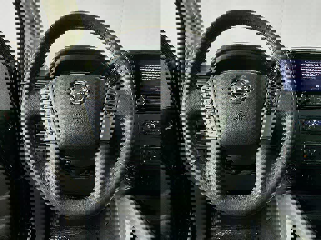 Used 2024 Nissan Titan SV w/ SV Convenience Package image 16