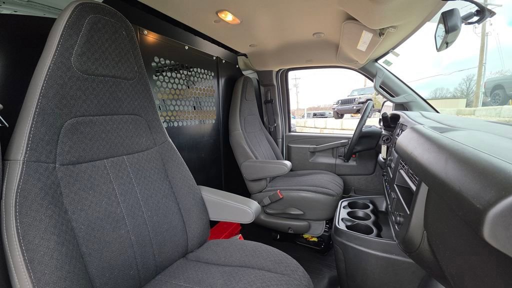 Used 2024 GMC Savana 2500 w/ Driver Convenience Package image 13