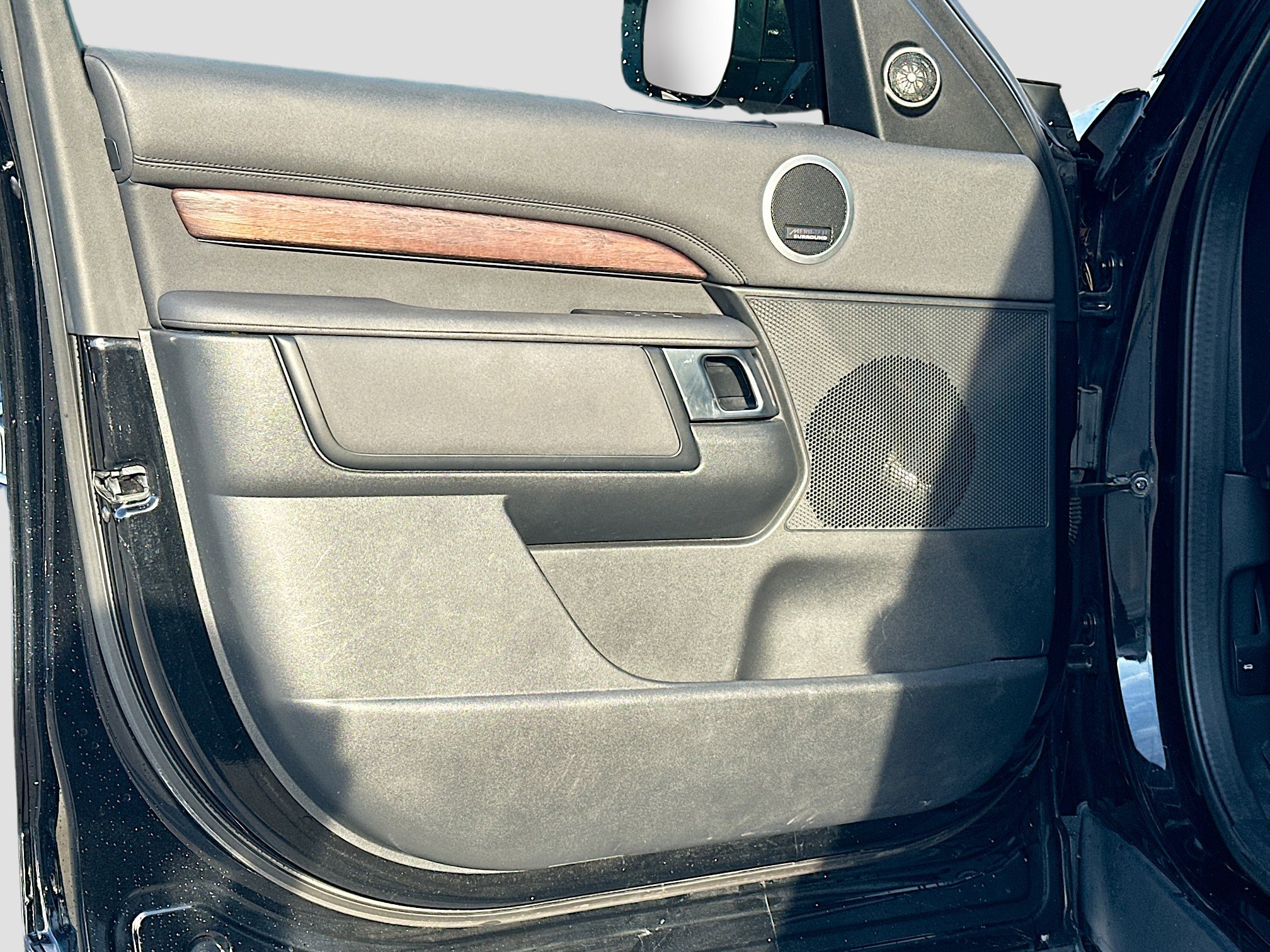 Used 2019 Land Rover Discovery HSE image 22