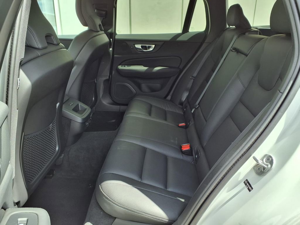 Certified 2025 Volvo V60 B5 Cross Country Plus AWD/4WD image 8