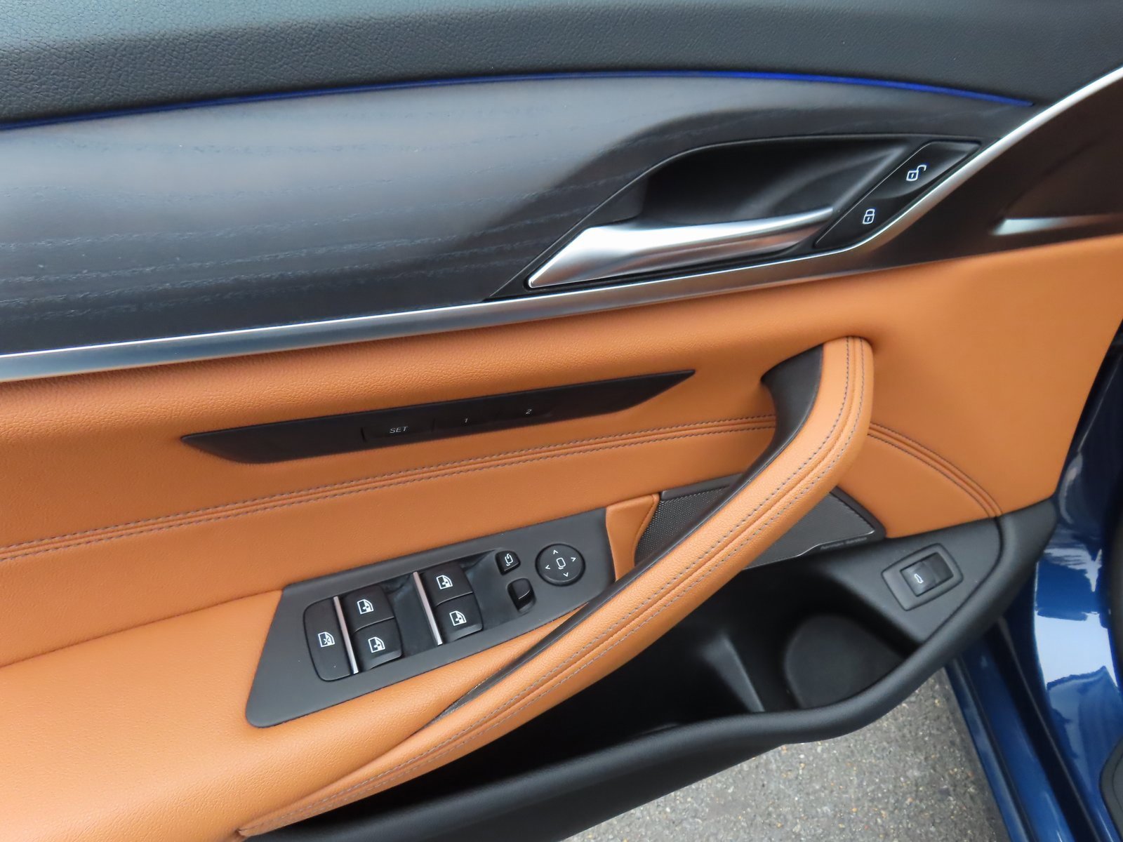 Used 2021 BMW 530i xDrive w/ Premium Package image 13