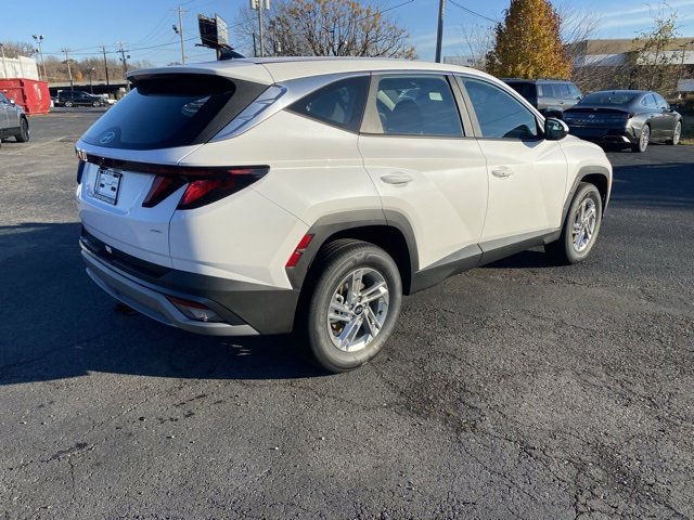 New 2025 Hyundai Tucson SE image 8