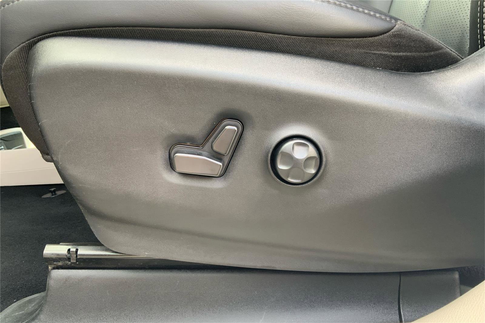 Used 2023 Chrysler Pacifica Touring-L FWD image 17
