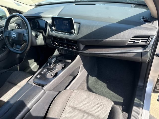 Used 2025 Nissan Rogue SV FWD image 16