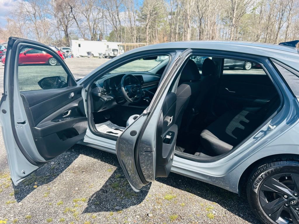 Used 2021 Hyundai Elantra SEL w/ Cargo Package image 13