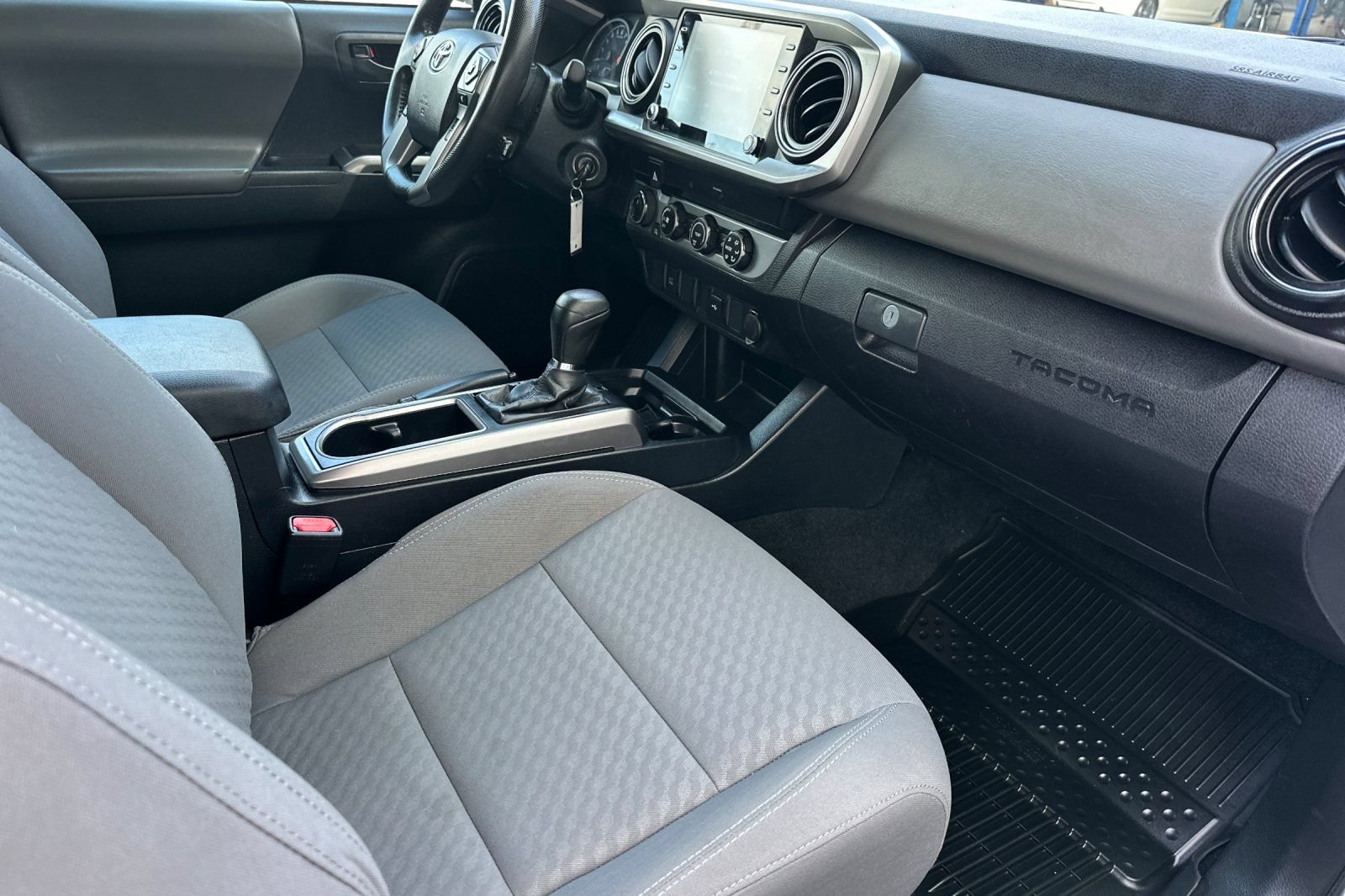 Used 2020 Toyota Tacoma SR5 AWD/4WD image 19