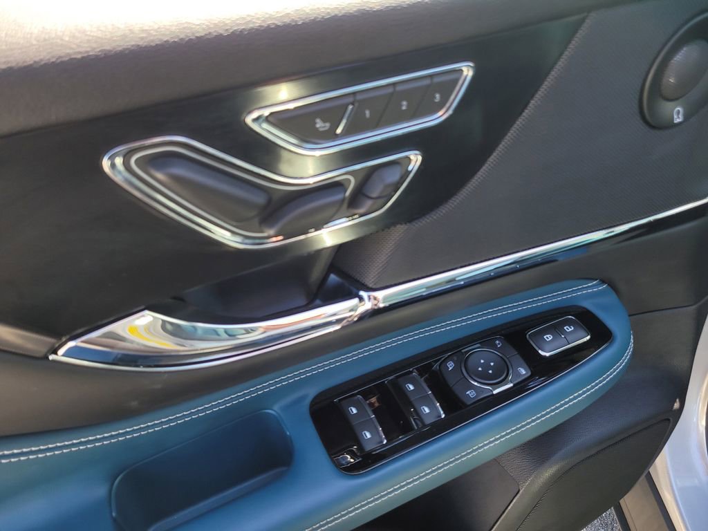 Certified 2020 Lincoln Corsair Reserve w/ Equipment Group 202A image 15