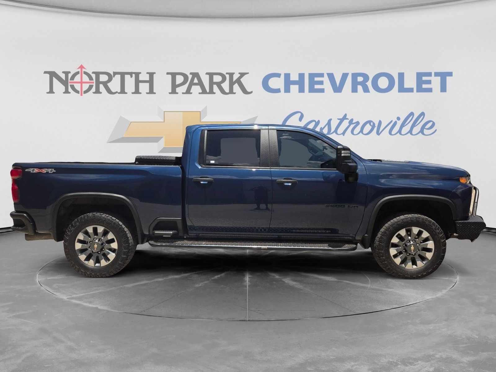 Used 2022 Chevrolet Silverado 2500 Custom w/ Custom Value Package AWD/4WD image 2