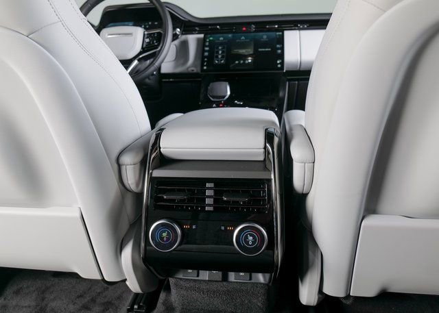 New 2025 Land Rover Range Rover Sport SE image 10