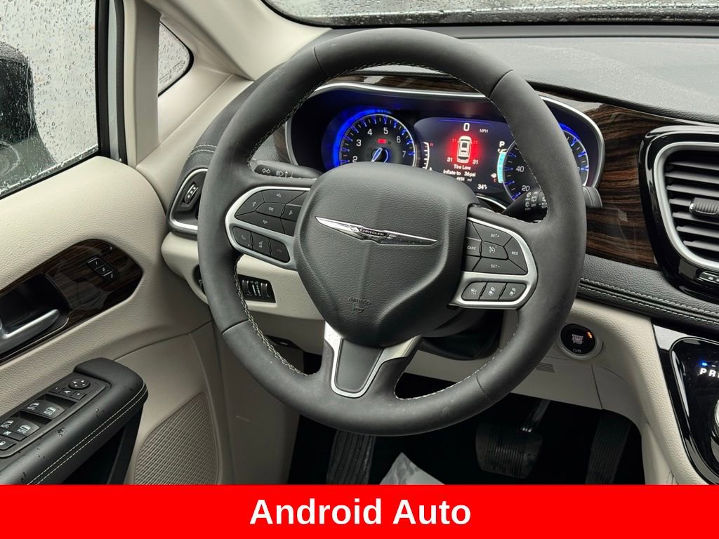 Used 2024 Chrysler Pacifica Limited image 22