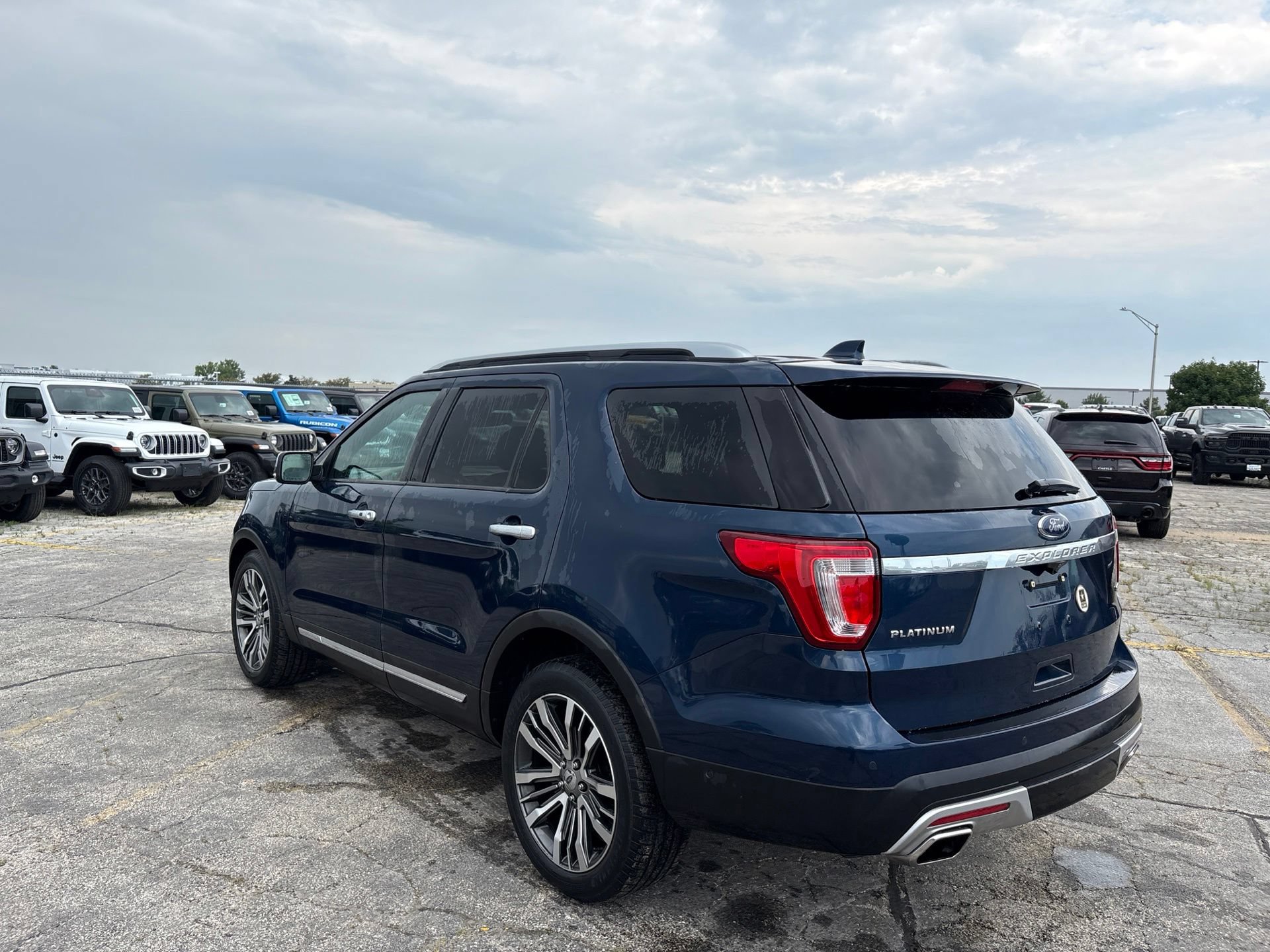 Used 2017 Ford Explorer Platinum AWD/4WD image 8