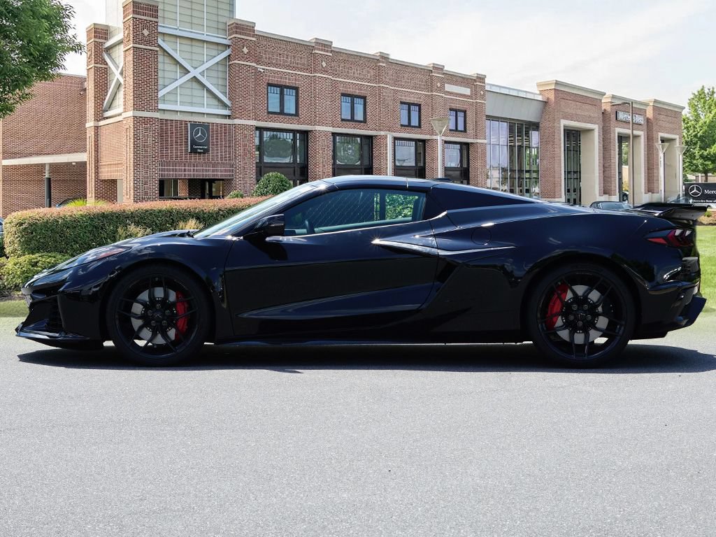 Used 2025 Chevrolet Corvette Z06 RWD image 8