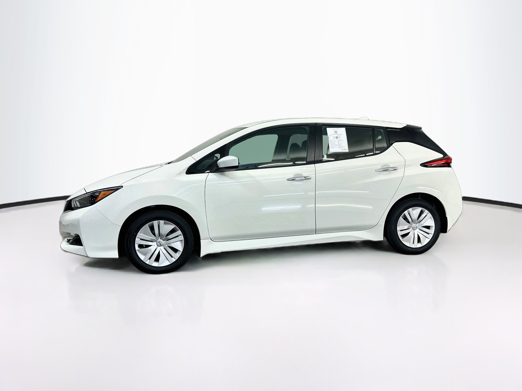 Used 2025 Nissan Leaf S FWD image 4