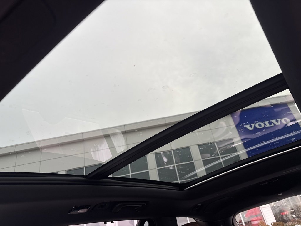 Certified 2024 Volvo XC90 T8 Ultimate w/ Protection Package Premier image 32