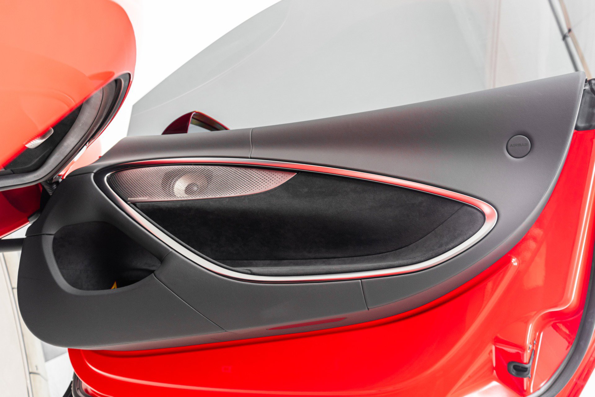 Used 2023 McLaren Artura RWD image 33