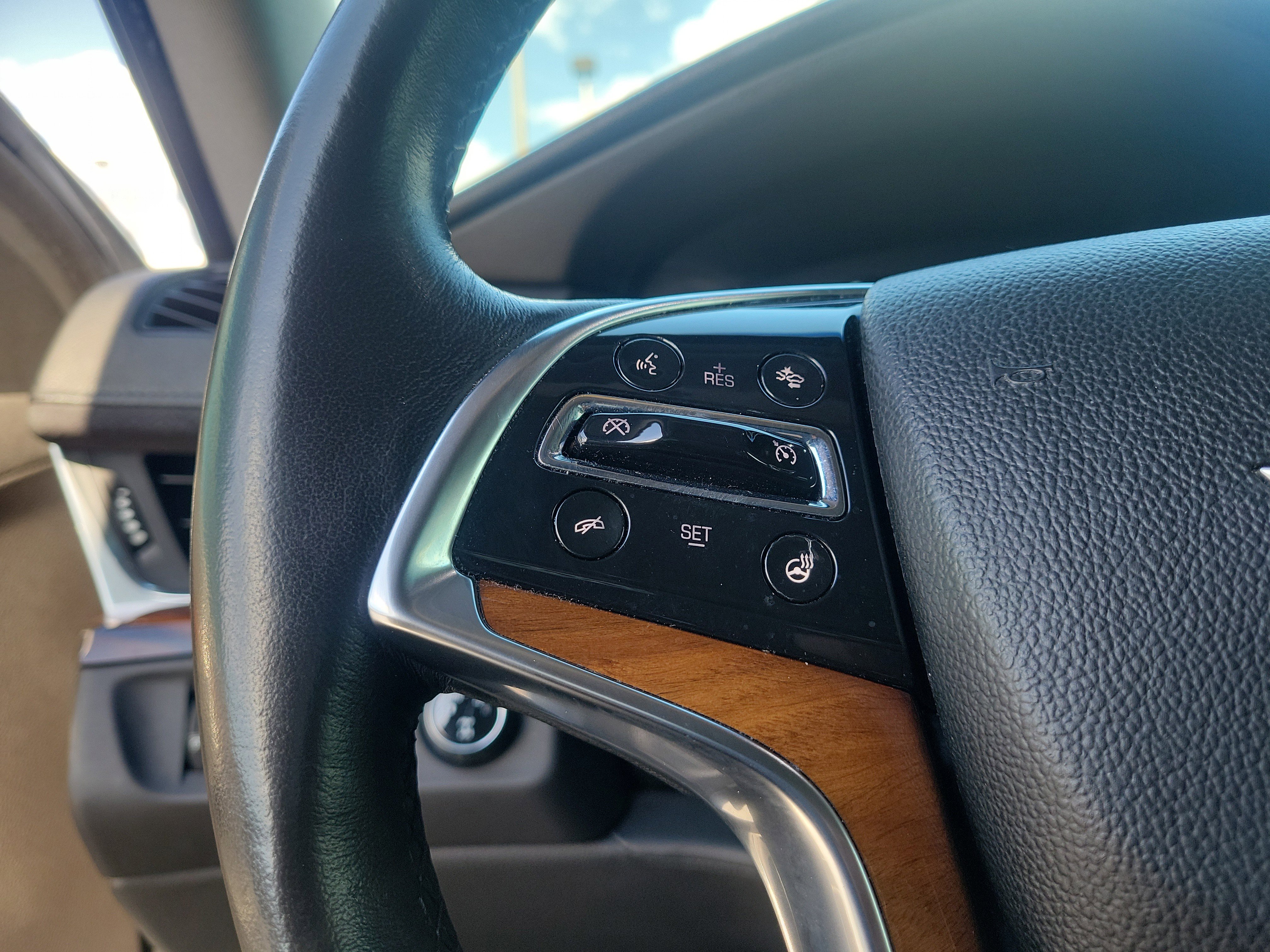 Used 2016 Cadillac Escalade Premium AWD/4WD image 18