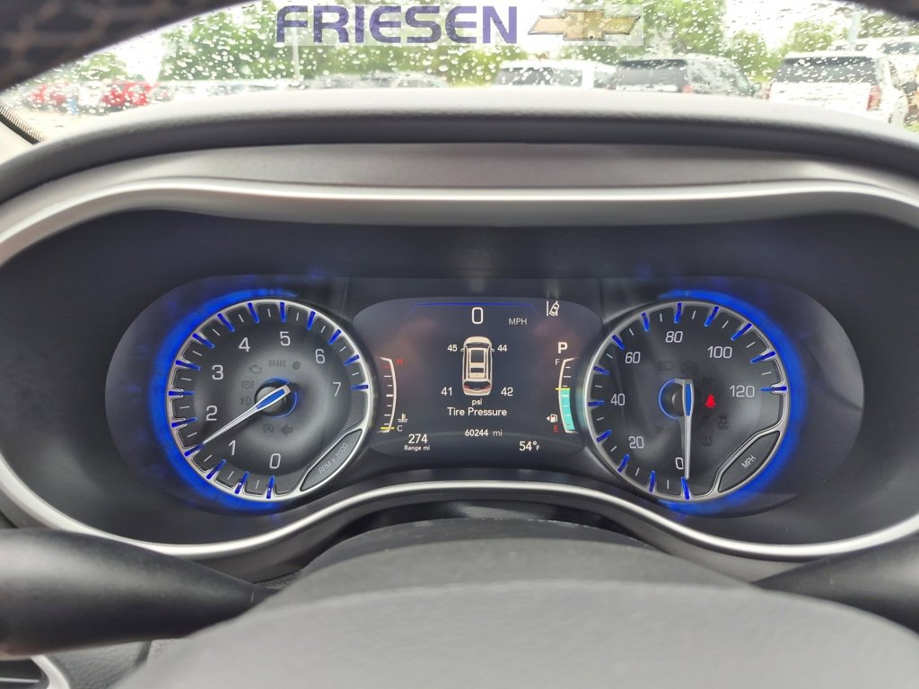 Used 2023 Chrysler Pacifica Touring-L image 16