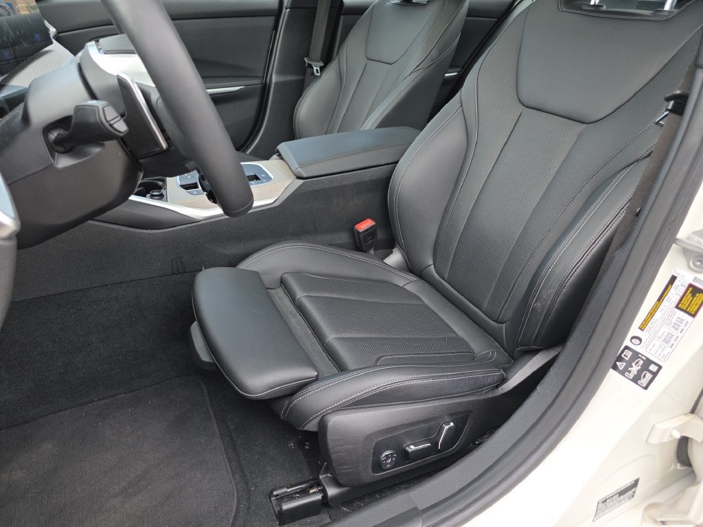 Used 2025 BMW 330i xDrive Sedan AWD/4WD image 16