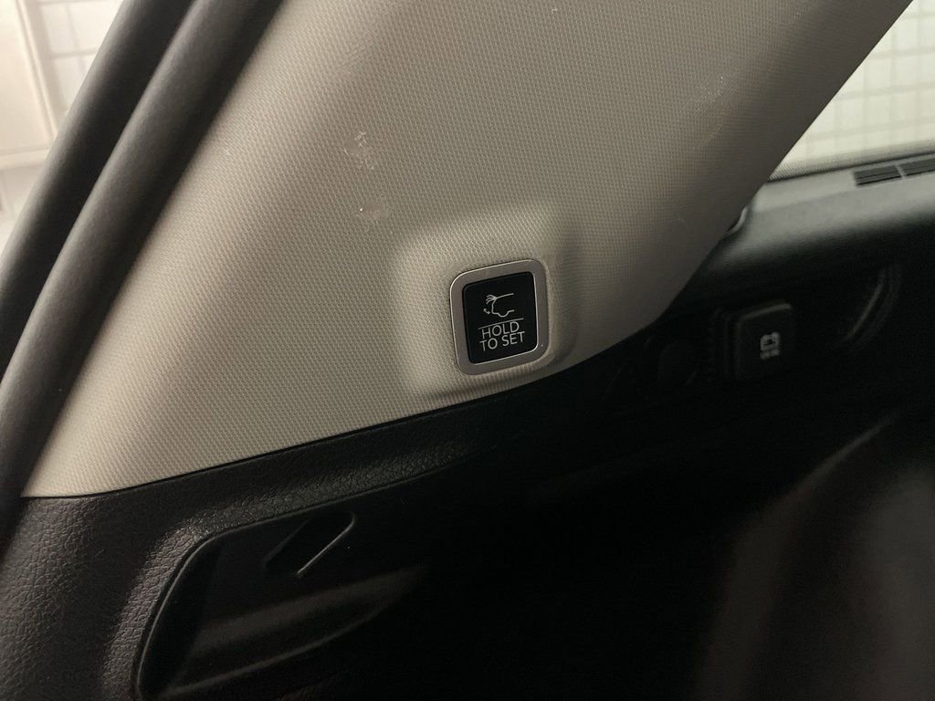 Used 2023 Jeep Grand Cherokee Limited image 29