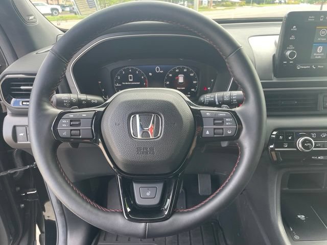 Used 2025 Honda Pilot Black Edition image 16
