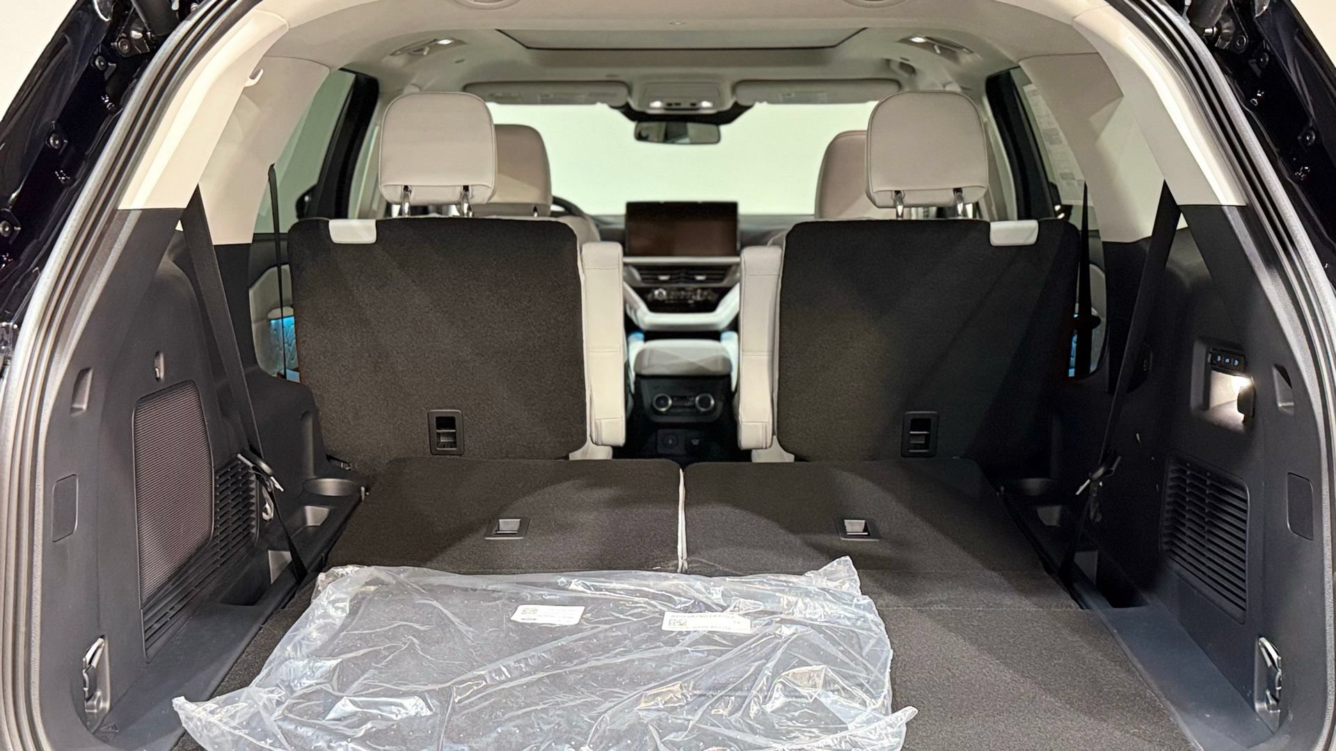 New 2026 Ford Explorer Platinum w/ LUX Leather Package AWD/4WD image 38