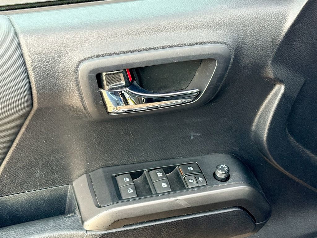 Used 2019 Toyota Tacoma TRD Sport image 18