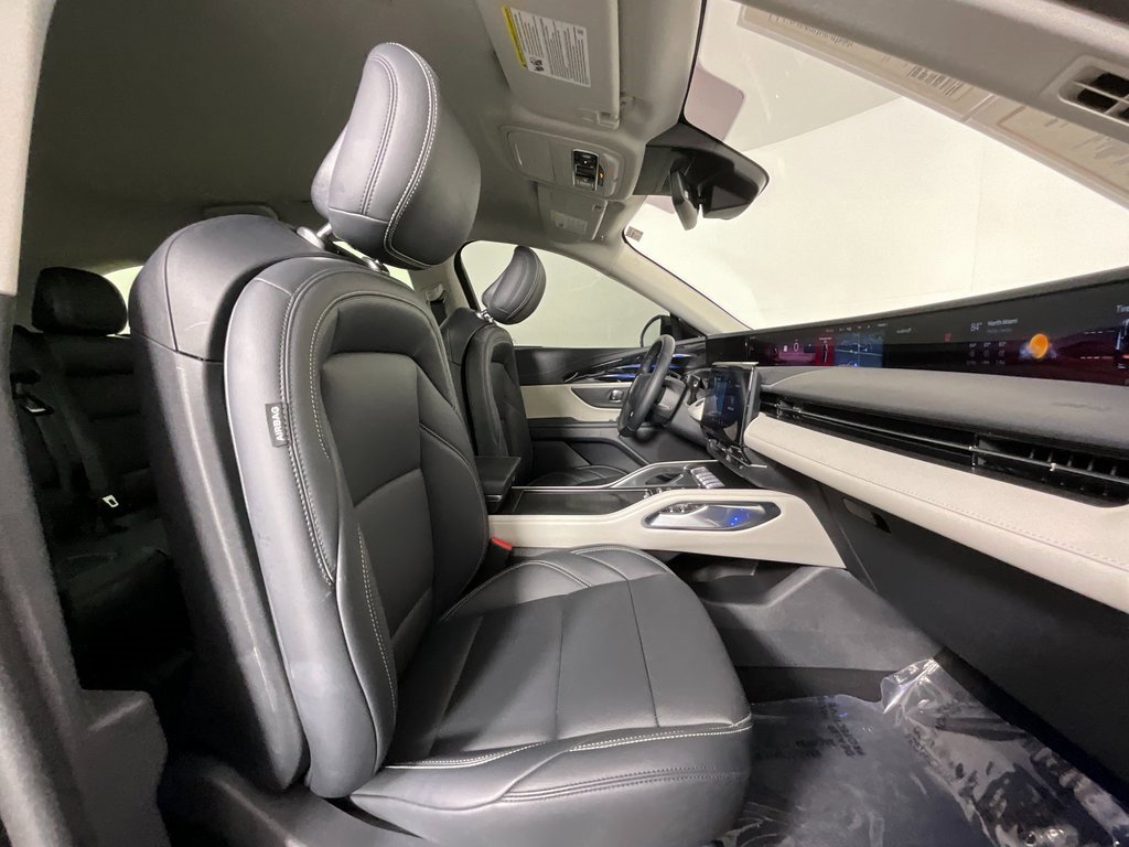 Used 2025 Lincoln Nautilus Premier image 20
