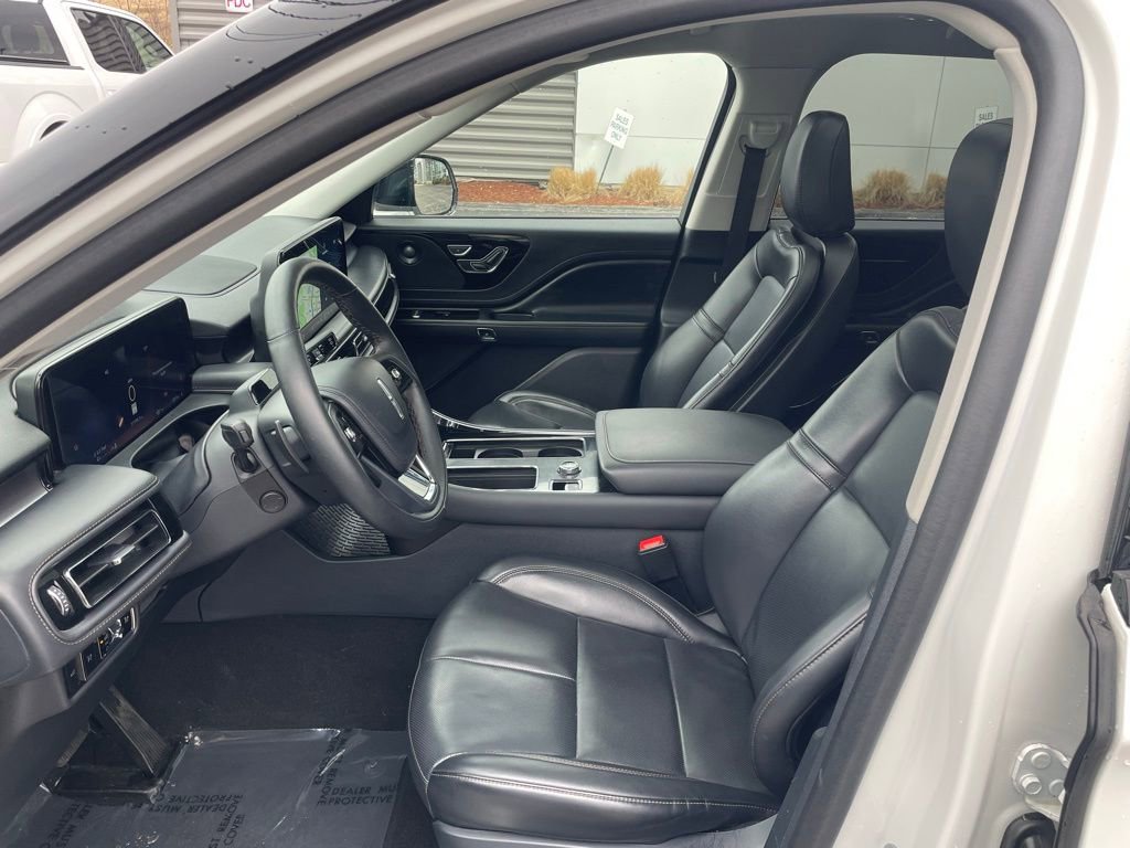 Used 2025 Lincoln Aviator AWD w/ Jet Appearance Package image 14