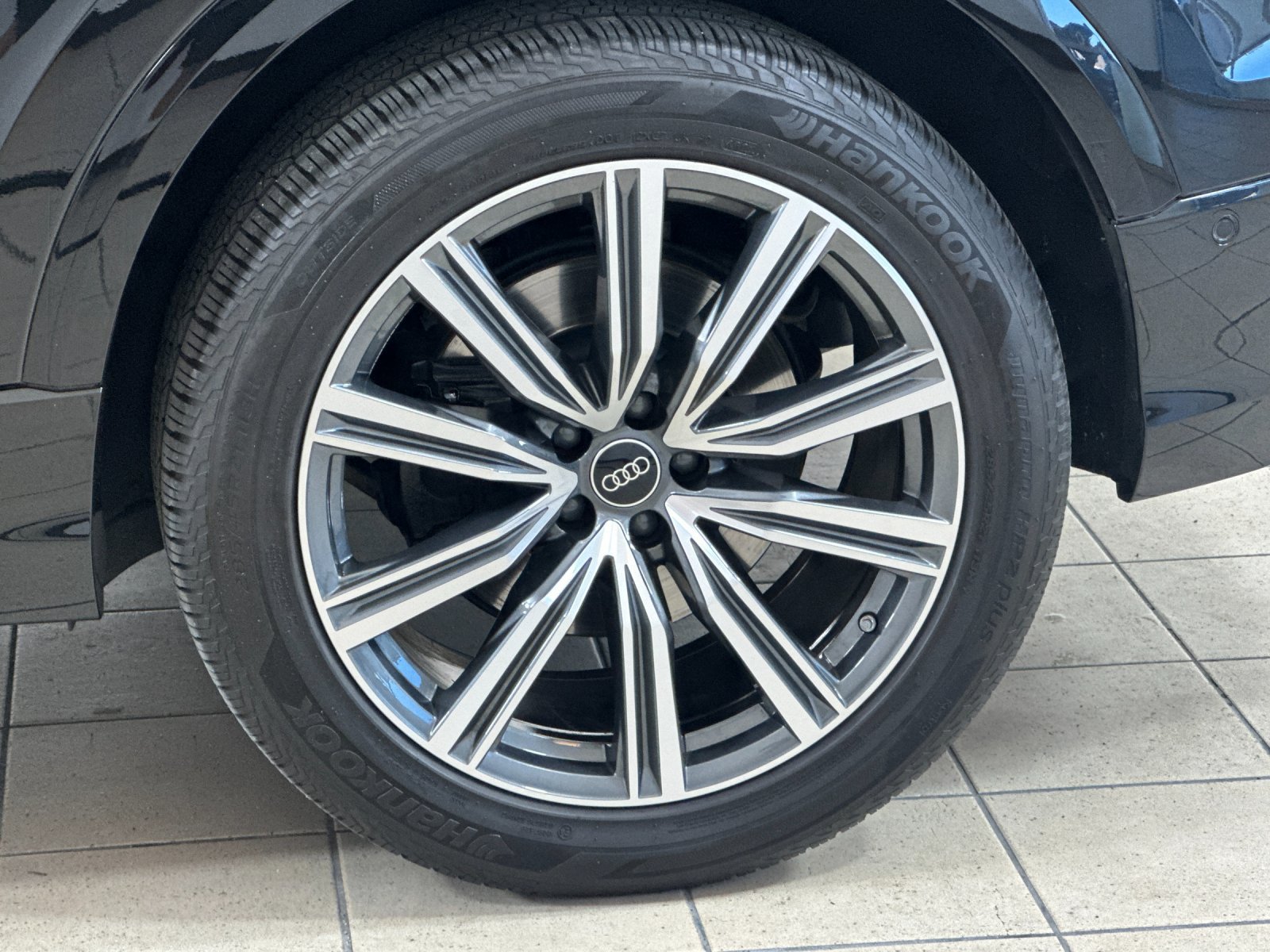 Used 2023 Audi SQ8 Prestige w/ Prestige Package AWD/4WD image 25