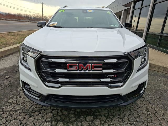 Used 2024 GMC Terrain AT4 image 2